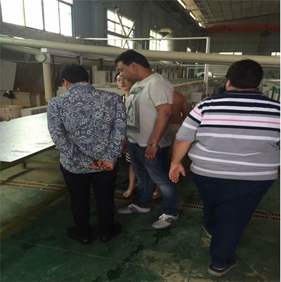 鑫恒力蝕刻機(jī)打開(kāi)國(guó)外市場(chǎng)，向世界宣戰(zhàn)